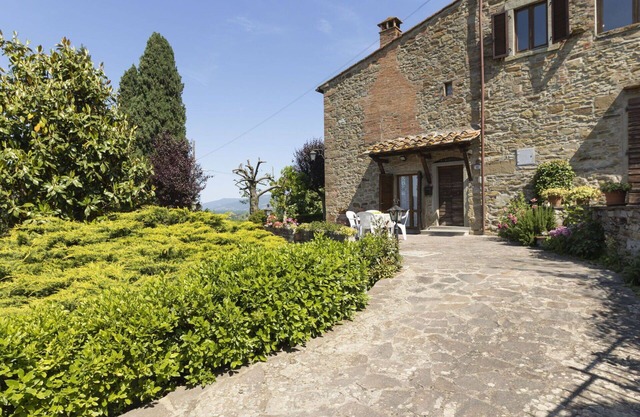 Stunning private villa for 4 guests with TV, terrace and pets allowed