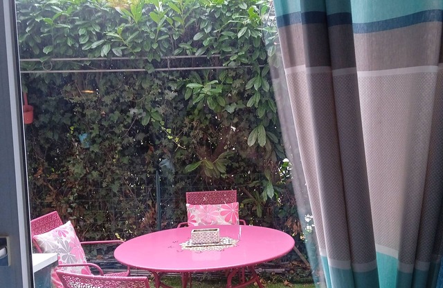 Studio 20 m2 with small private terrace.