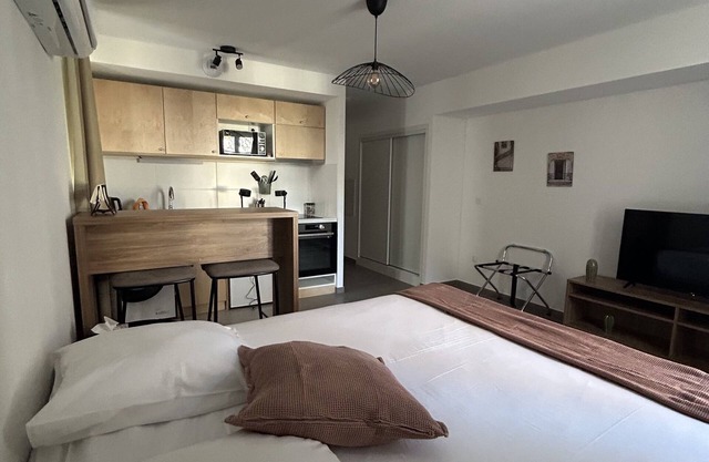 Studio 25m2 air-conditioned and fully equipped