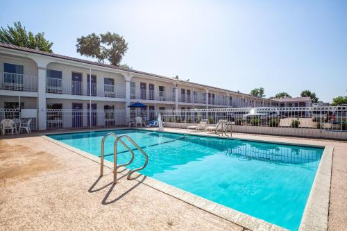 Studio 6-Bryan, TX - University Area