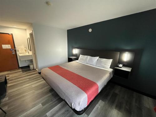 Studio 6 Suites Urbana, IL
