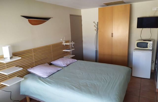 Studio 8 minutes from the beach