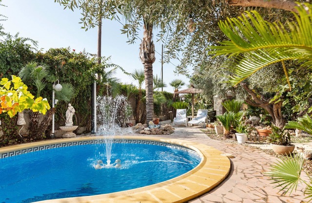 Studio 'Alojamiento Ruizo' with Mountain Views, Shared Pool and Wi-Fi