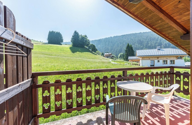 Studio Apartment '16 - Le Lagopede' with Mountain View and Balcony