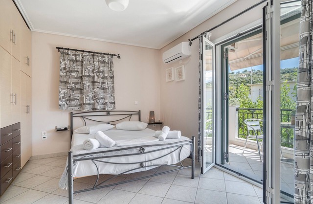 Studio Apartment 'Alexandros 2 Guests A' with Mountain View, Wi-Fi and Air Conditioning