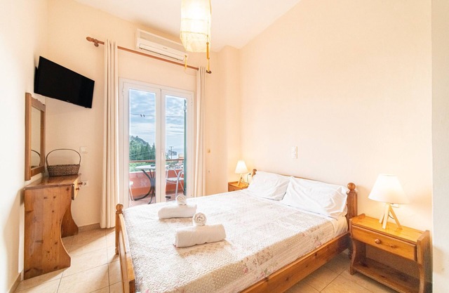 Studio Apartment Arianna Studio 12 with Sea View, Shared Pool & Wi-Fi