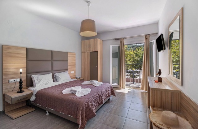 Studio Apartment 'Deluxe 2 Adults - A' with Shared Terrace, Wi-Fi and Air Conditioning