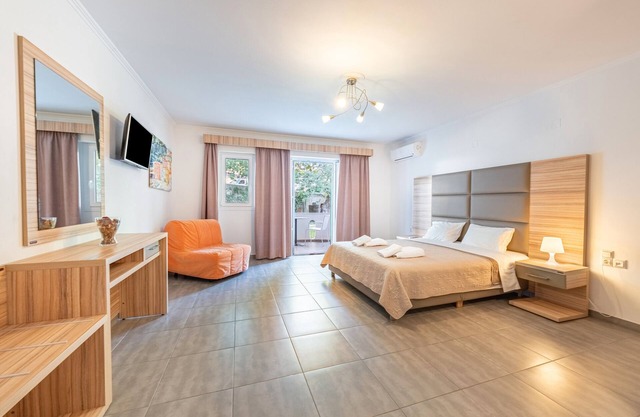 Studio Apartment 'Deluxe 2 Adults - D' with Shared Terrace, Wi-Fi and Air Conditioning