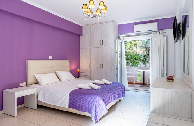 Studio Apartment 'Deluxe 2 Adults - E' with Shared Terrace, Wi-Fi and Air Conditioning