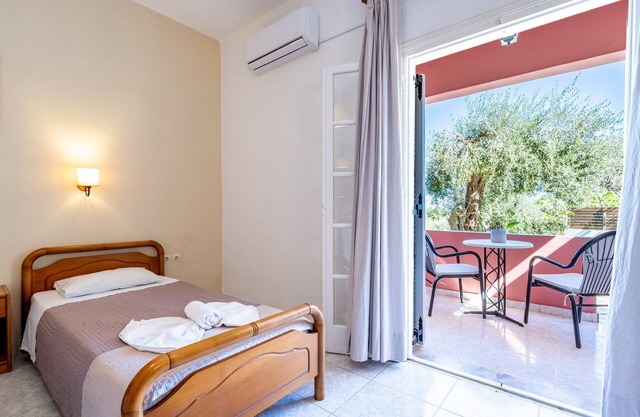Studio Apartment 'GRAND 1' with Sea View, Wi-Fi and Air Conditioning