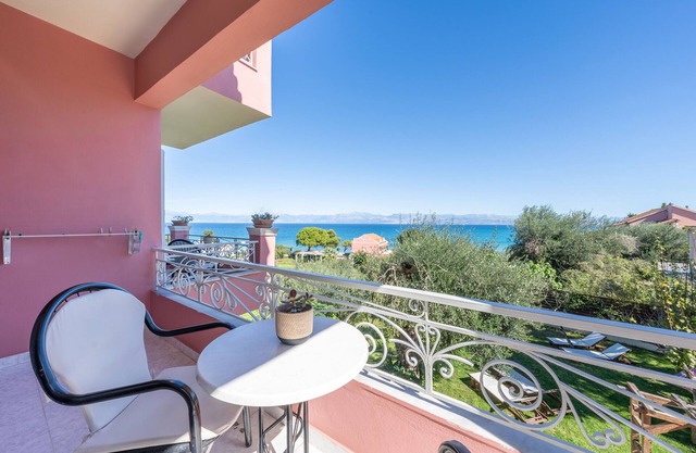 Studio Apartment 'GRAND 4' with Sea View, Wi-Fi and Air Conditioning