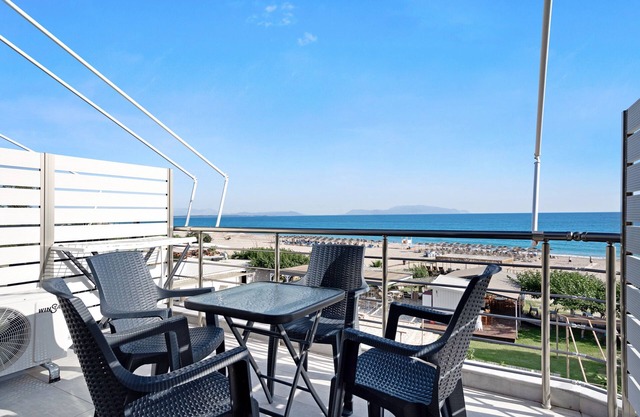 Studio Apartment 'Iguana 17' with Sea View, Wi-Fi and Air Conditioning