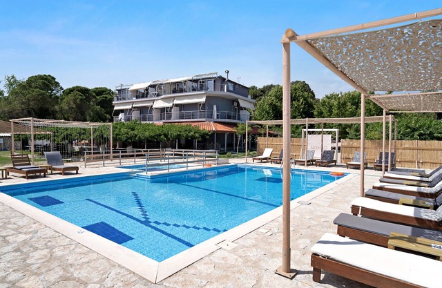 Studio Apartment 'Iguana 10' with Shared Pool, Wi-Fi and Air Conditioning