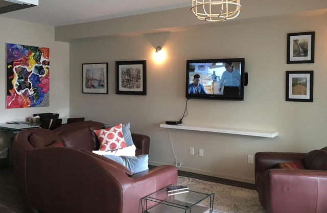 Studio apartment in the heart of Kelowna city center