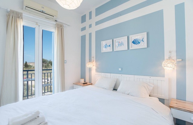Studio Apartment 'Livadia Seaside Studios 12' with Shared Terrace, Wi-Fi and Air Conditioning