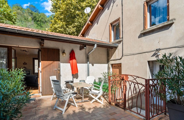 Studio Apartment 'Maupas' with Shared Terrace and Wi-Fi