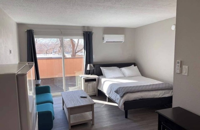 Studio apartment Near UNM, Nob-Hill and downtown.