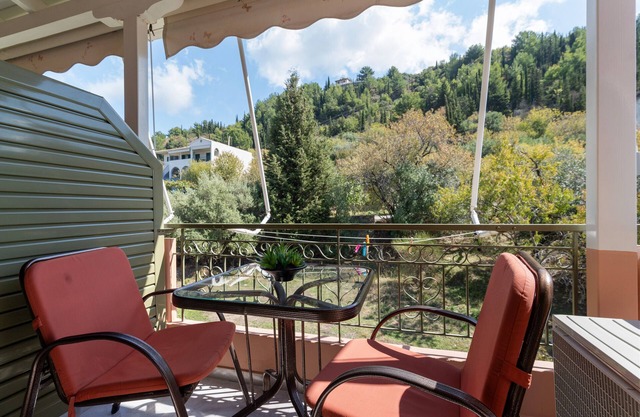 Studio Apartment 'Nontas Homes 37' with Mountain View, Wi-Fi and Air Conditioning
