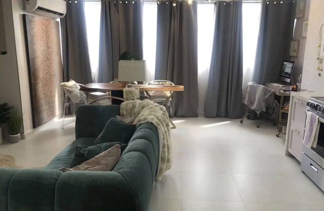 Studio Apartment right on the beach with city views, pool, gym and game room
