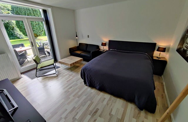 Studio Apartment With Private Patio - Provstegården Bed & Breakfast
