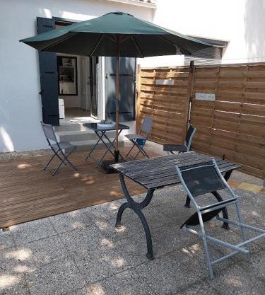 Studio avec terrasse indépendant en villa