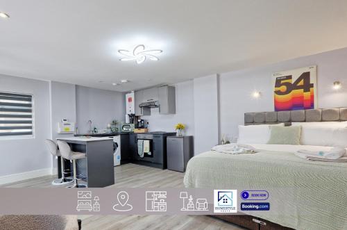 Studio By Homestyles Hosts Short Lets & Serviced Accommodation Widford With Free WiFi