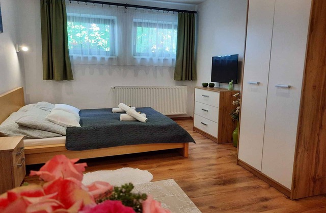 Studio close to the center with internet access, washing machine and parking lot