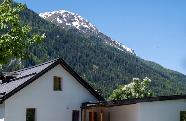 STUDIO EG MUGLIN: RENOVATED 1-ROOM FLAT IN THE FORMER MILL OF THE MOUNTAIN VILLAGE OF ARDEZ