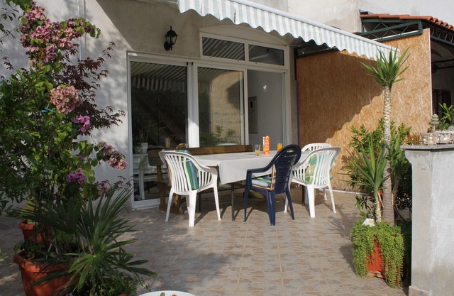 Studio flat near beach Cove Mala Lamjana, Ugljan (AS-8461-a)