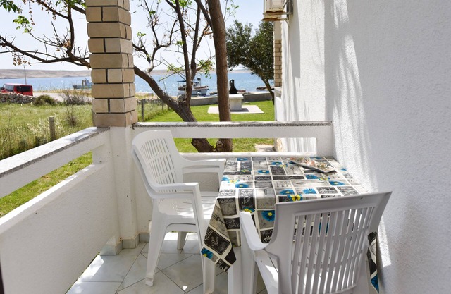 Studio flat near beach Kustići, Pag (AS-6353-a)
