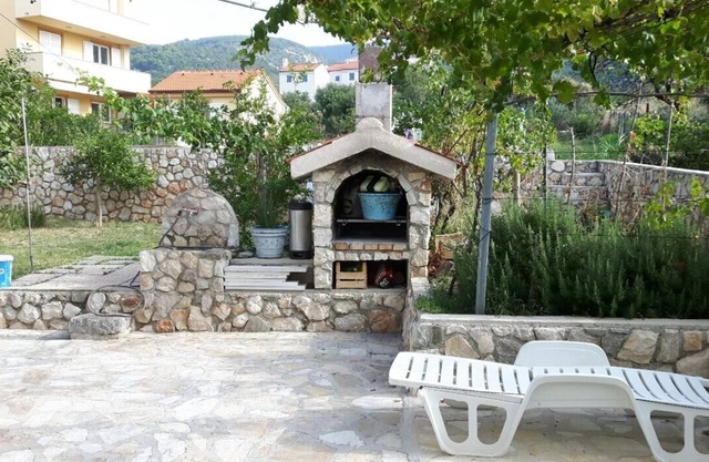 Studio flat with terrace Martinšćica, Cres (AS-14334-c)