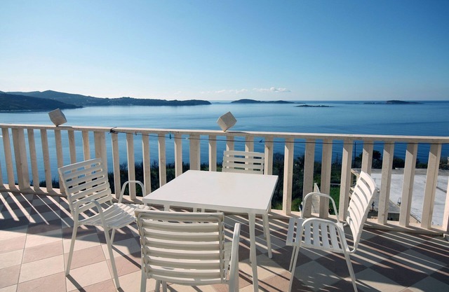 Studio flat with terrace and sea view Soline, Dubrovnik (AS-4762-c)