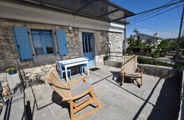Studio flat with terrace Skrbcici, Krk (AS-20440-b)