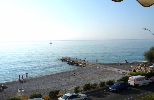 Studio for 2 people facing the sea and beach