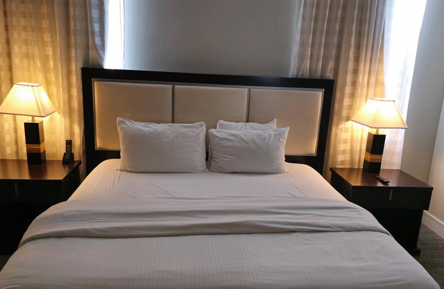 Studio for 4, King Bed, Sleeper, Kitchen & Lanai