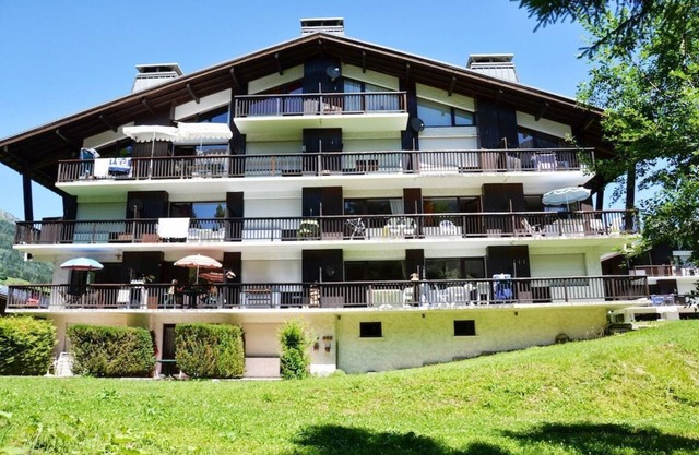 Studio 276 south-facing, (4-minute walk to Lay gondola) heated indoor pool