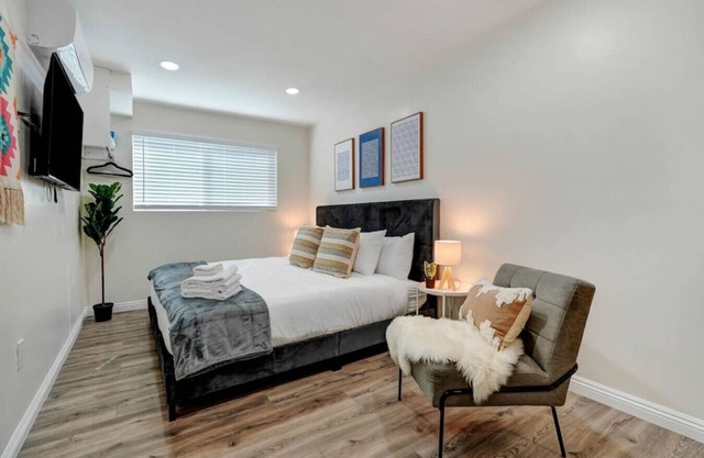 Studio in Downtown Alhambra