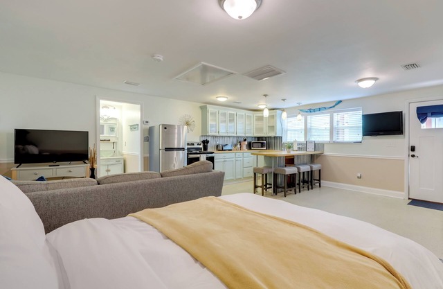 Studio in Historic Avondale: Walkable Paradise!