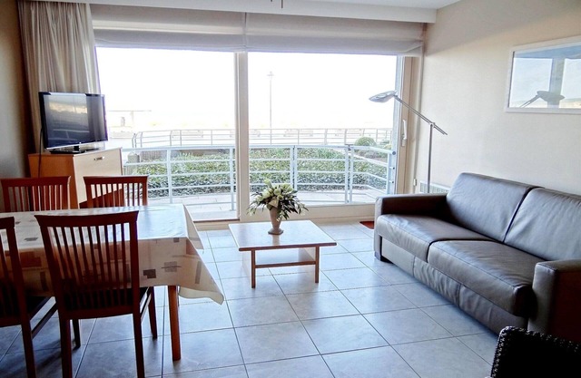 Studio in Nieuwpoort with Stunning Sea View