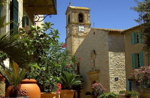 Studio in village house near. from Aix en Provence