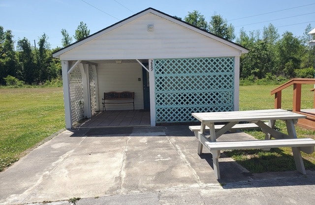 Studio:Lower Winter prices! Snowbirds Welcome! Bring your boat for fall fishing