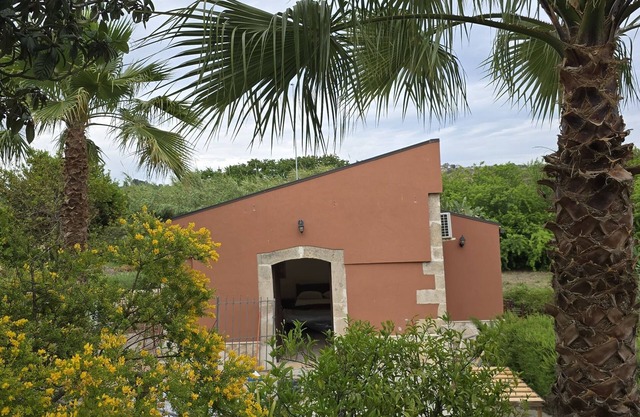 Studio 'Maria Costanza' with Shared Pool, Wi-Fi and Air Conditioning