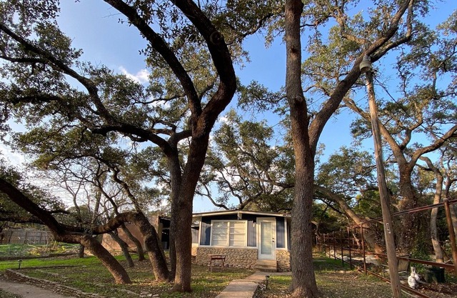 Studio near Lake Travis | Free On-Site Boat Parking