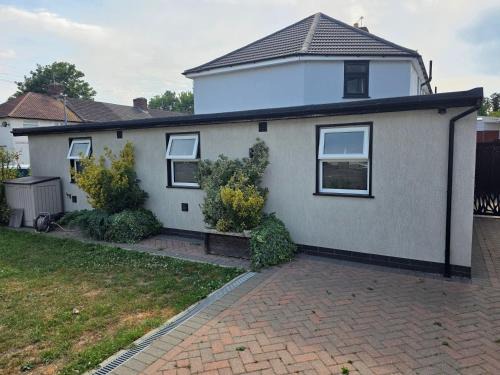 Studio one bed in Dagenham London