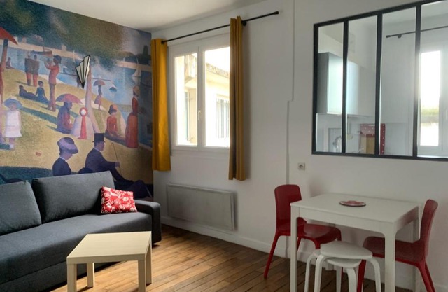 Studio perfect for 2 adults and 1 kid, and up to 2 kids - Jourdain 20e, 25mn to Louvre via line M11