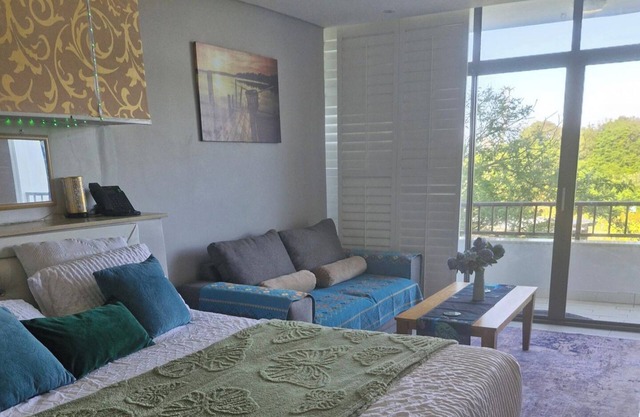 Studio Resort Apartment - Sleeps 2 - Beachside