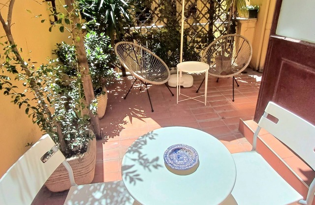 Studio room with private terrace, kitchen in Rome center