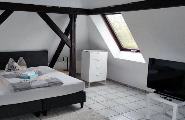 Studio-Standard-Private Bathroom-Countryside view-Mareike