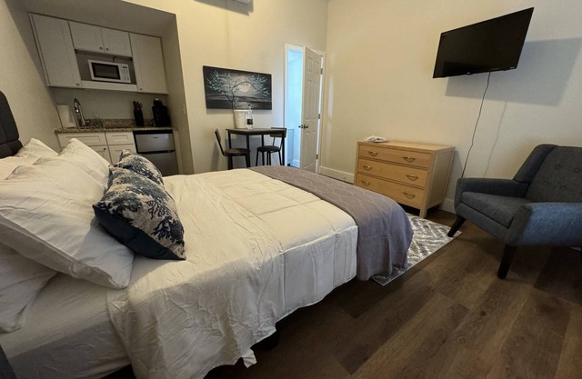 Studio Unit Minutes to North Wildwood!