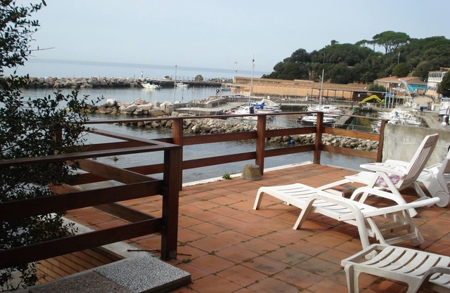 Studio villa on the sea